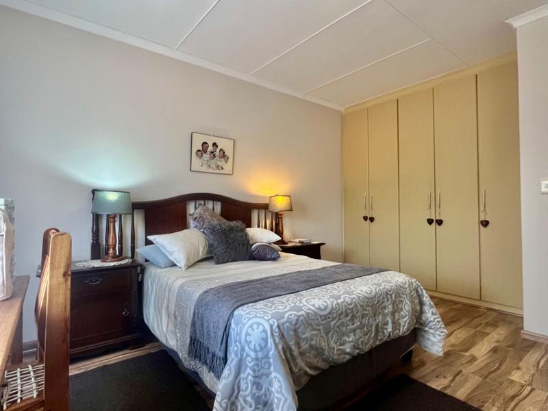 4 Bedroom Property for Sale in Fraaiuitsig Western Cape